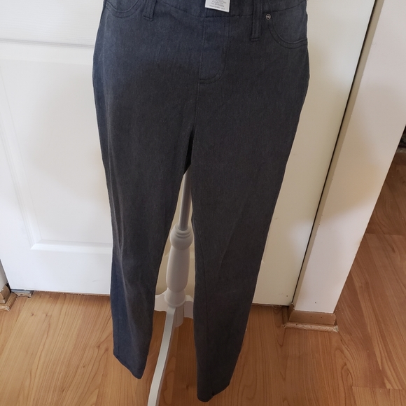Pants - Ladies medium size jeggings